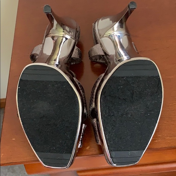 WOMANS SIZE 9 1/2 HEELS - Picture 4 of 4